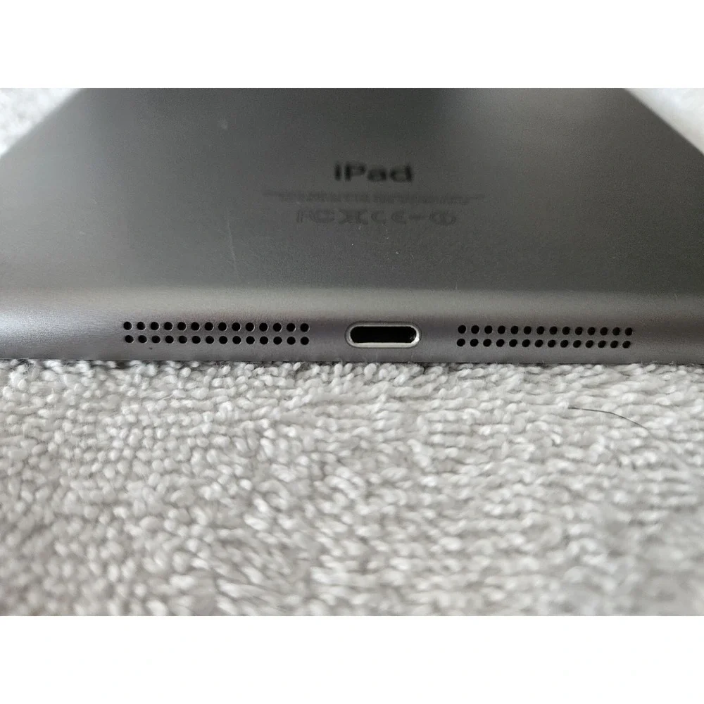 Apple Ipad A1489 Dark Gray Parts Only Read Condition bundled